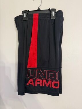 Under Armour Boys Dri Fit Red and Black Shorts Size medium